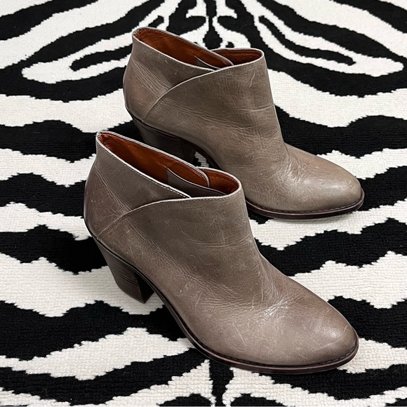 Lucky Brand Eesa Slip-On Brindle Cody Taupe Leather Ankle Boots Size 9.5 - Picture 3 of 9